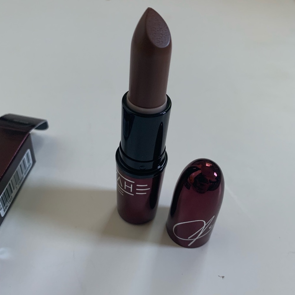 MAC• Lipstick